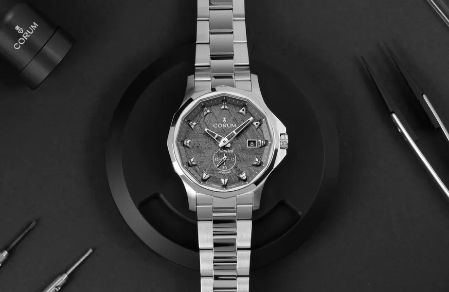 Reloj de lujo Corum Admiral 42 Automatic Gris Acero Inoxidable A395/04480 Detalle del Reloj de lujo de la marca CORUM modelo ADMIRAL A395/04480, automático, fabricado en Suiza.