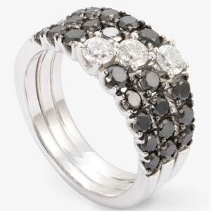 Anillo Oro Blanco, Brillantes Negros y 3 Brillantes Blancos